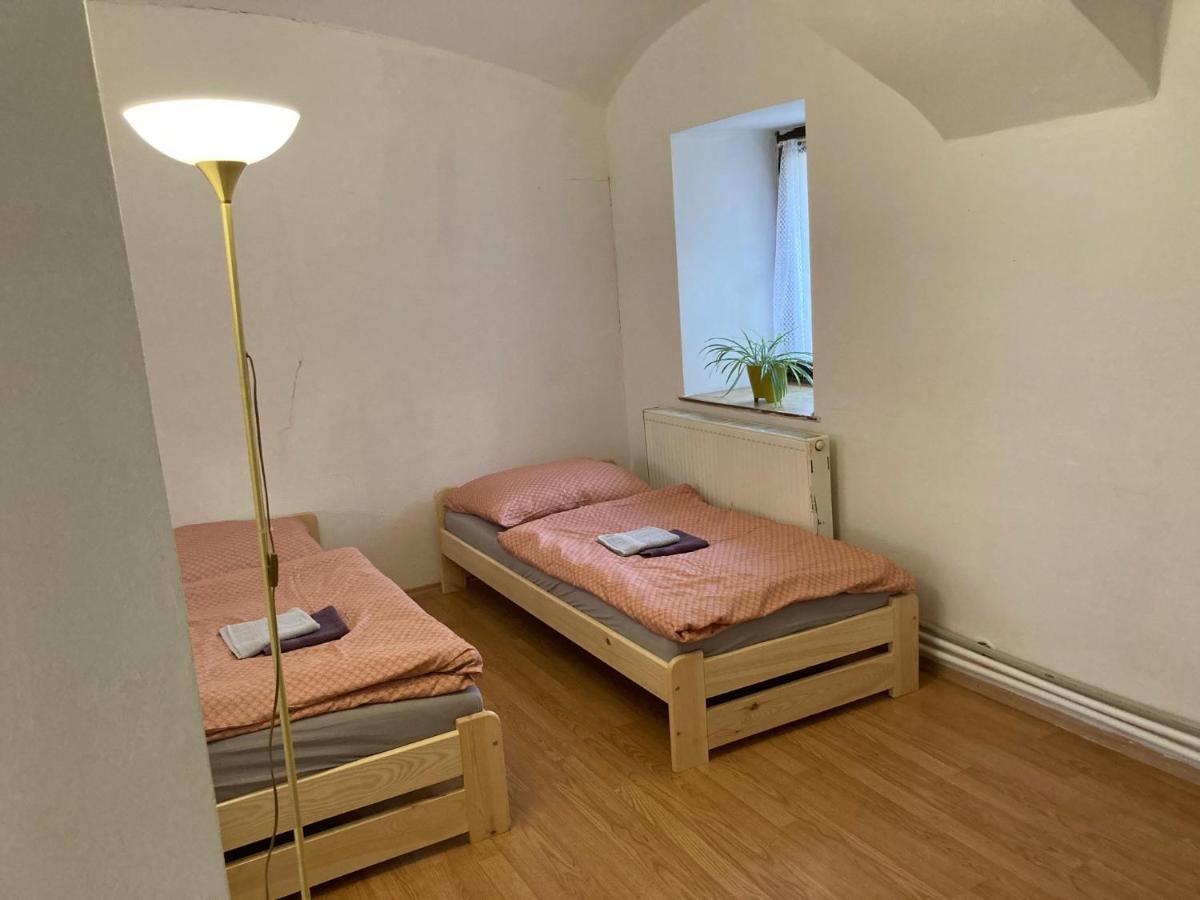 Prijemny Apartman Se Zahradou Ostresany Exterior photo